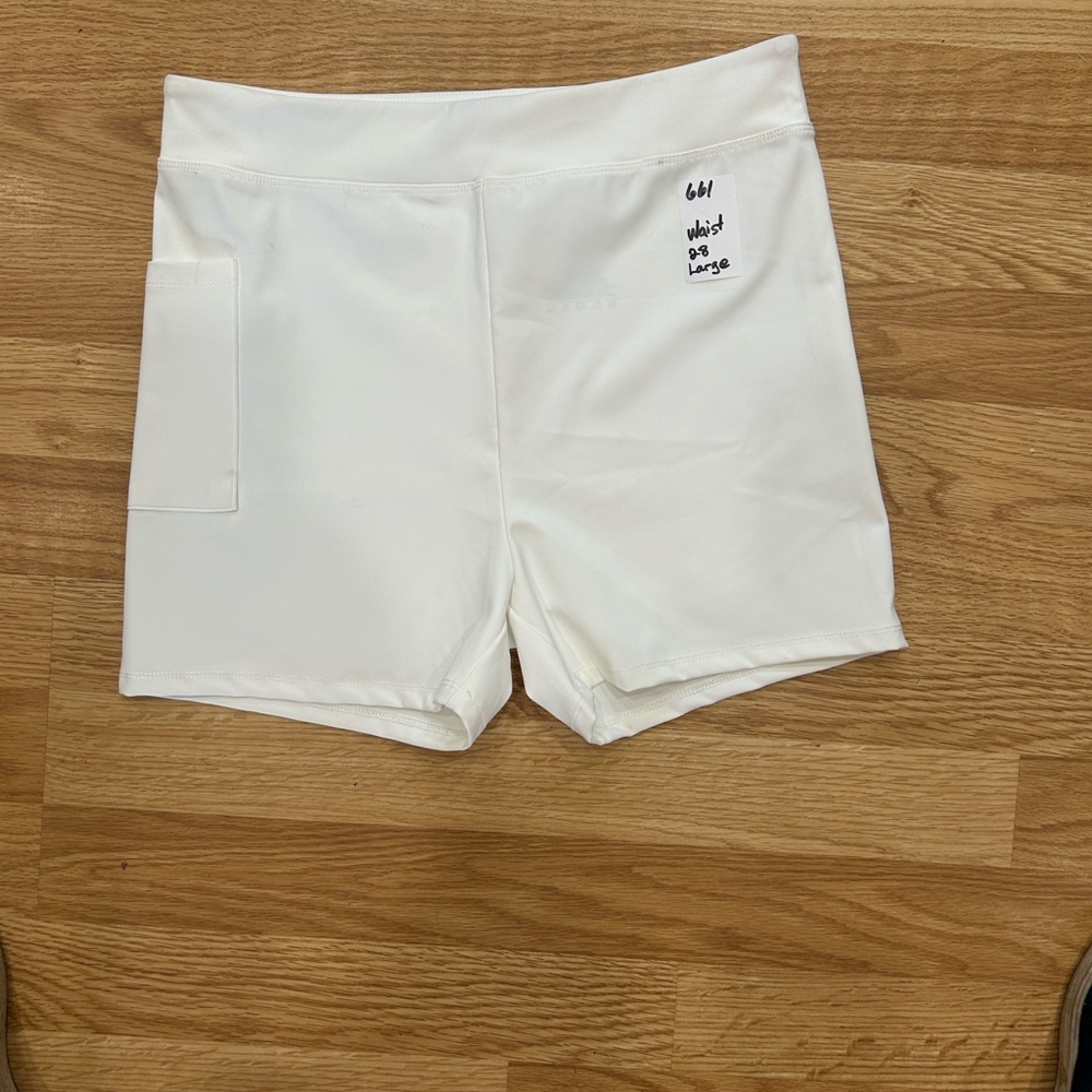 661. Women's White Shorts NWOT